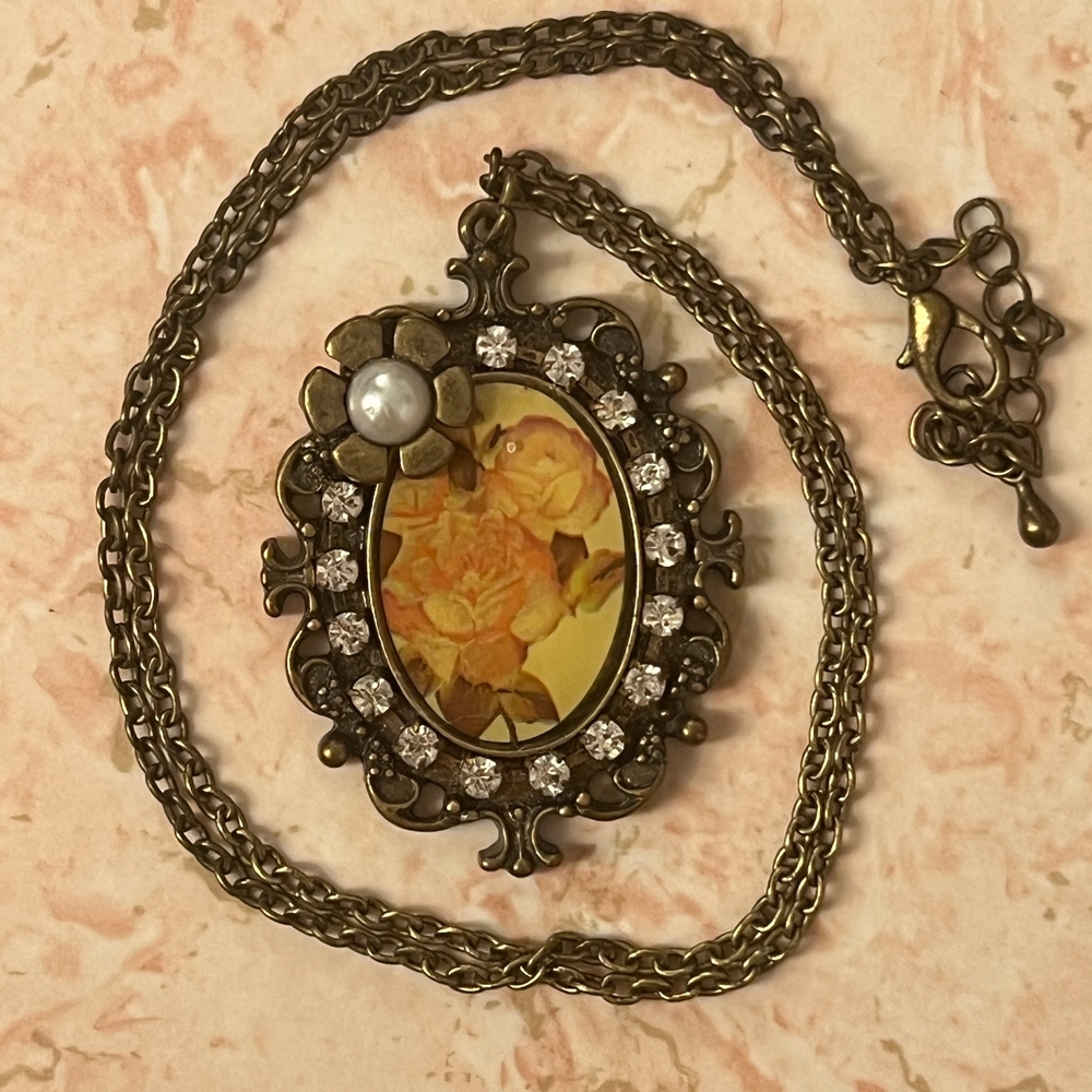 Vintage Floral Pendant Necklace